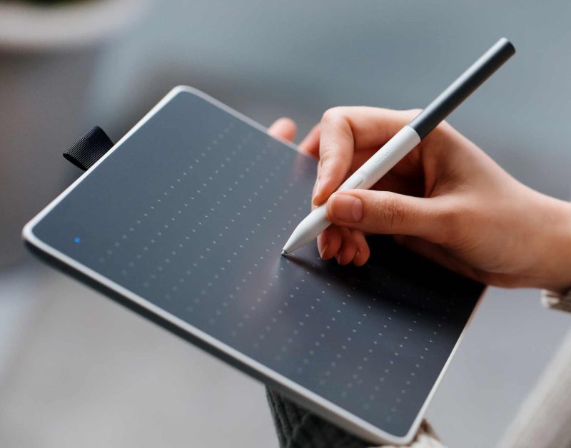 Графичен дисплей таблет Wacom One Pen tablet Medium, Bluetooth 5.1, Бял - Image 3