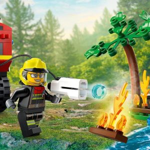 LEGO City - 4x4 Fire Truck with Rescue Boat - 60412 - Image 6