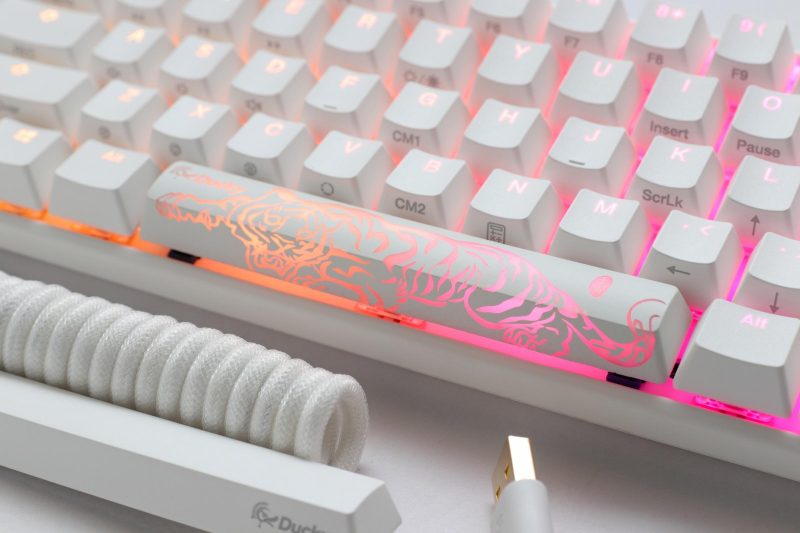 Геймърскa механична клавиатура Ducky One 3 Pure White SF 65%, Hotswap Cherry MX Blue, RGB, PBT Keycaps - Image 3