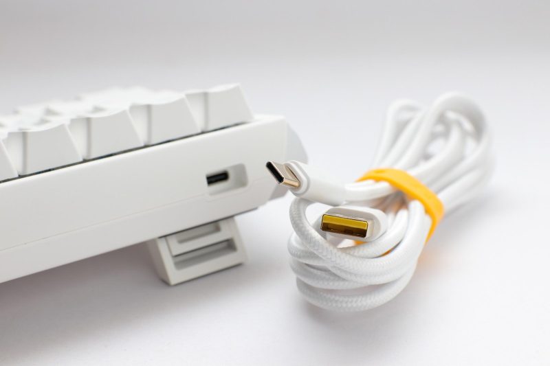 Геймърскa механична клавиатура Ducky One 3 Pure White SF 65%, Hotswap Cherry MX Clear, RGB, PBT Keycaps - Image 6