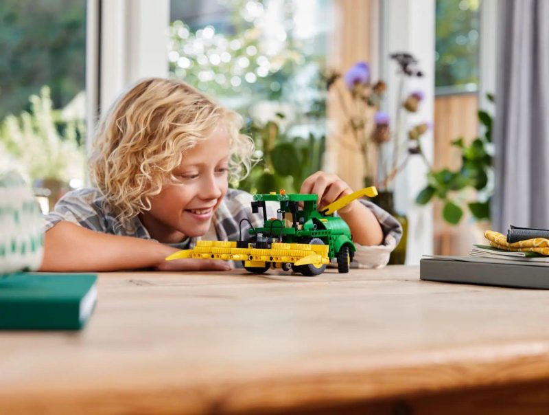 LEGO Technic - John Deere 9700 Forage Harvester - 42168 - Image 6