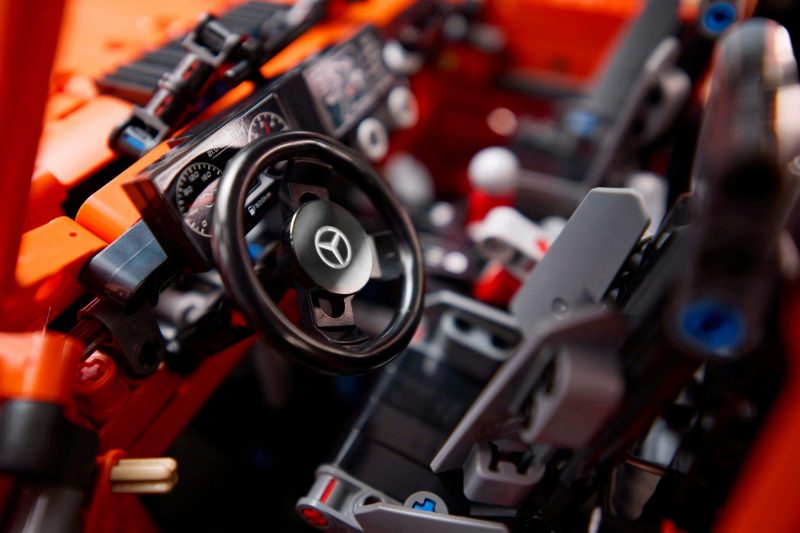 LEGO Technic - Mercedes Benz G500 Professional Line, 42177 - Image 5