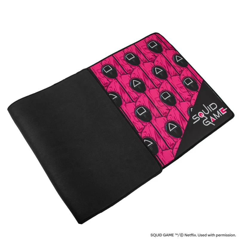 Пад за мишка Netflix Squid Game - Front Man And Guards Desk Mat - Image 2