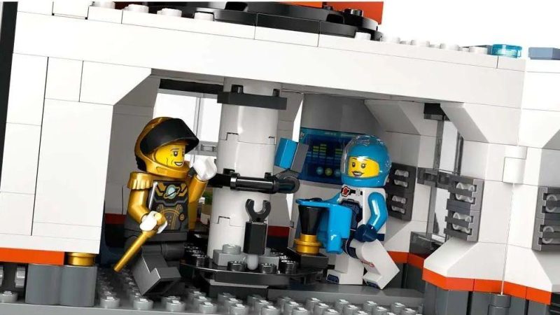 LEGO City - Space Base and Rocket Launchpad - 60434 - Image 5