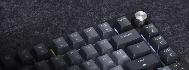 Геймърскa безжична/блутут механична клавиатура Corsair K65 Plus RGB 75% , Corsair MLX Fusion Tactile Yellow суич - Image 2